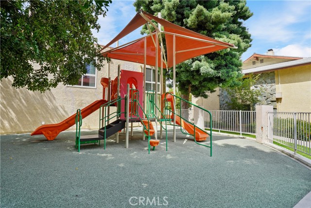 Detail Gallery Image 46 of 47 For 8111 Canby Ave #1,  Reseda,  CA 91335 - 4 Beds | 2/1 Baths