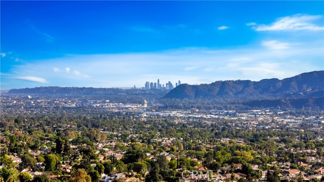 Detail Gallery Image 12 of 46 For 1235 Verdugo Spring Ln, Burbank,  CA 91501 - 3 Beds | 2 Baths