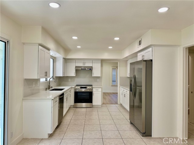 Detail Gallery Image 9 of 31 For 15 Butler St, Irvine,  CA 92612 - 5 Beds | 4 Baths