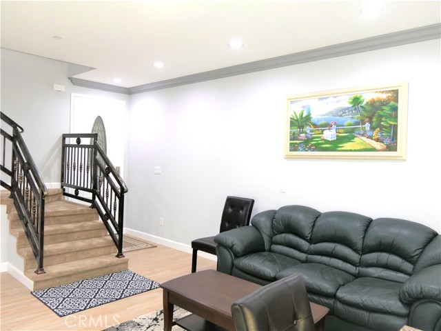 Detail Gallery Image 2 of 26 For 1735 S Easy Way, Anaheim,  CA 92804 - 3 Beds | 2/1 Baths