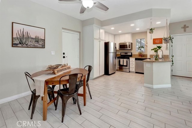 Detail Gallery Image 4 of 27 For 28871 Canyon Point, Lake Forest,  CA 92679 - 2 Beds | 2 Baths