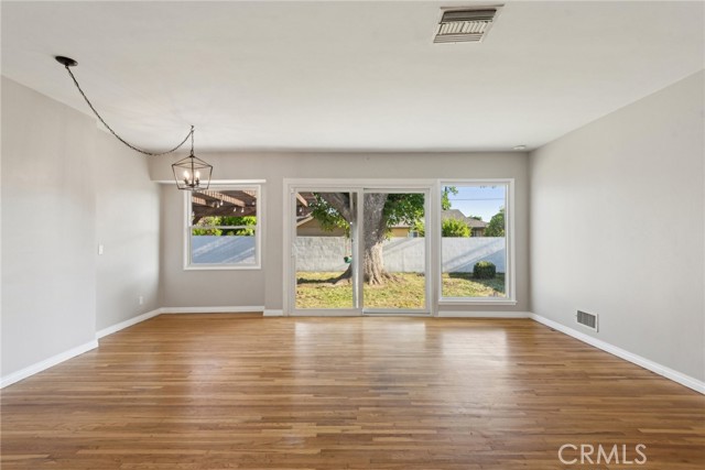 17048 Baltar Street, Lake Balboa CA: https://media.crmls.org/medias/7c06d9ac-9119-4aeb-9497-a27d724facb6.jpg