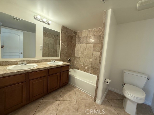 Detail Gallery Image 11 of 13 For 13525 Vanowen St #102,  Van Nuys,  CA 91405 - 3 Beds | 2 Baths