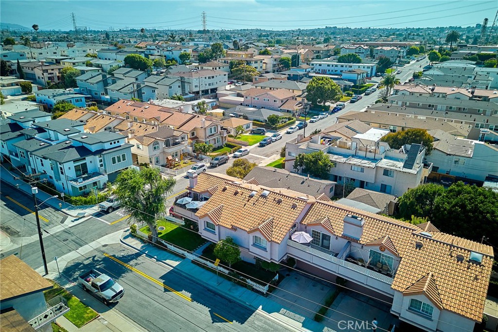 https://media.crmls.org/medias/7c075bdb-ce5d-4f7f-aa9f-51b41a430462.jpg?preset=X-Large