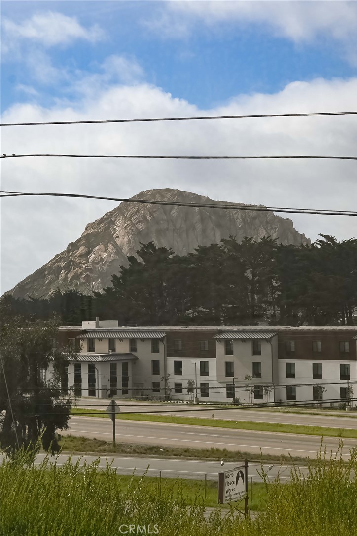 https://media.crmls.org/medias/7c078f0f-ab8b-4ac6-aa7a-c940a6299ee5.jpg?preset=X-Large