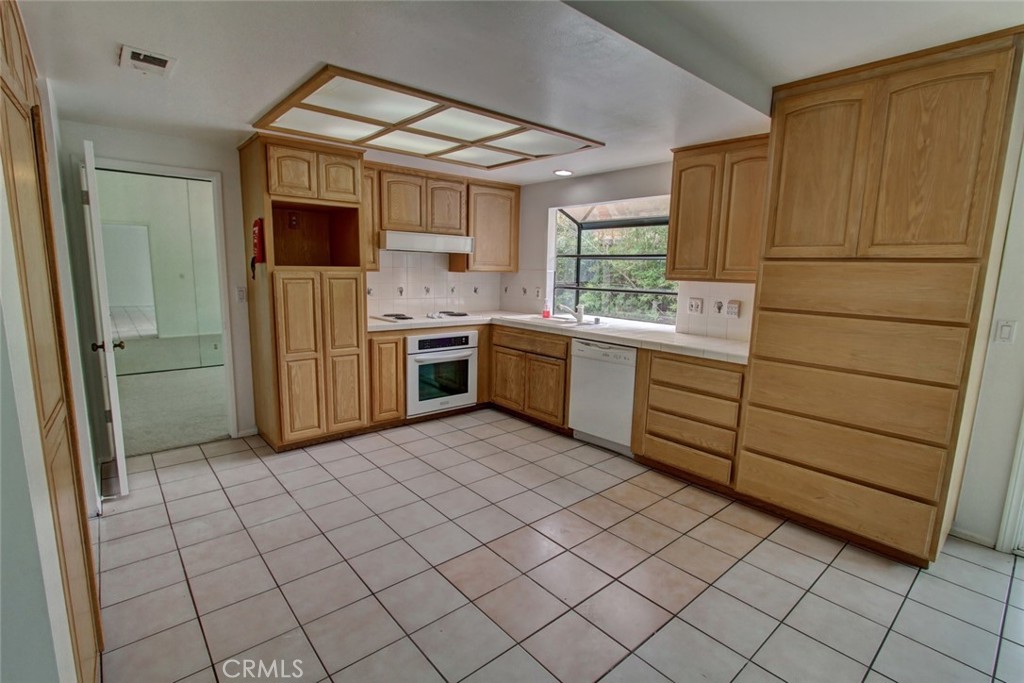 MLS #OC25241006 image #20