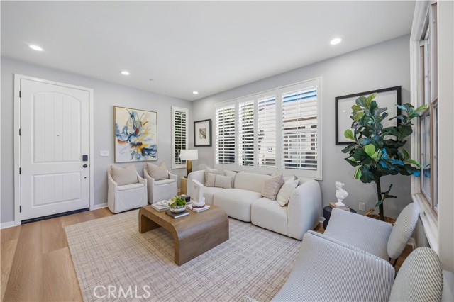 Detail Gallery Image 3 of 22 For 96 Tallowood, Irvine,  CA 92620 - 4 Beds | 3 Baths