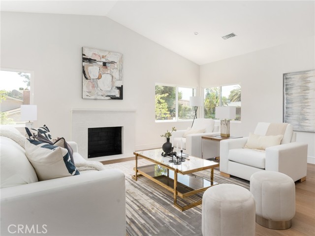 Detail Gallery Image 1 of 1 For 13325 Westcove Dr, Los Angeles,  CA 90049 - 4 Beds | 2/1 Baths