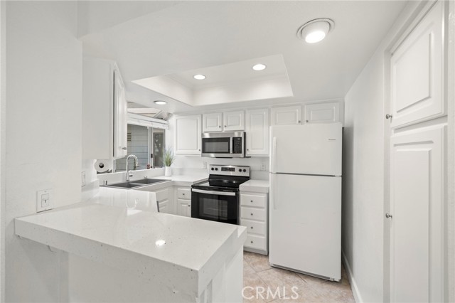 Detail Gallery Image 3 of 22 For 407 San Nicholas Ct, Laguna Beach,  CA 92651 - 2 Beds | 2/1 Baths