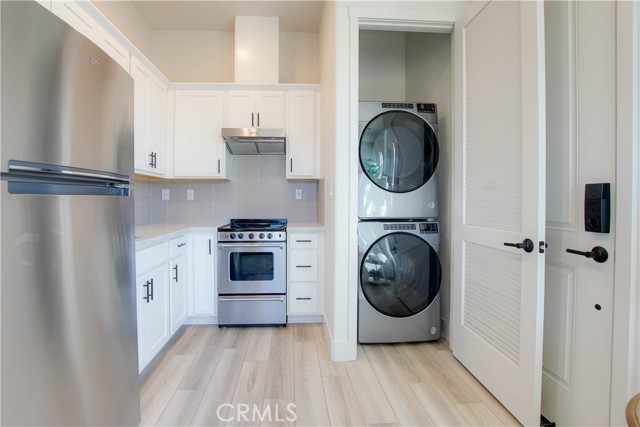 208 Luna Way, Hollister CA: https://media.crmls.org/medias/7c0afaf4-3fe5-4f48-a9f6-c88ca257aa53.jpg
