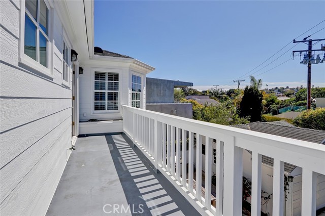 576 27th Street, Manhattan Beach CA: https://media.crmls.org/medias/7c0b1714-9e76-4906-8bc7-0dbd31fc218a.jpg