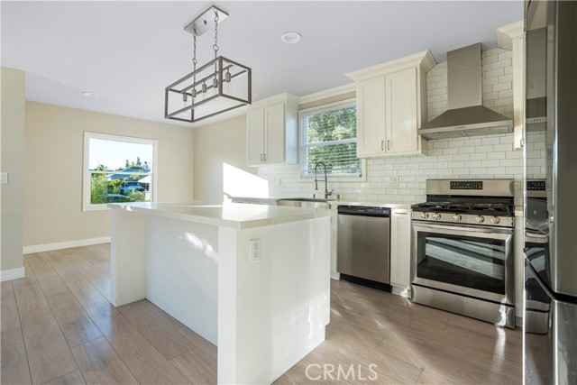 Detail Gallery Image 3 of 16 For 8466 Quartz, Winnetka,  CA 91306 - 3 Beds | 2 Baths