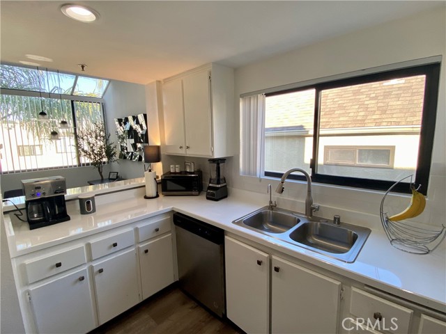 17722 Sergio Cir, Huntington Beach CA: https://media.crmls.org/medias/7c0db432-efd5-4dd0-a62a-dde85fd6637a.jpg