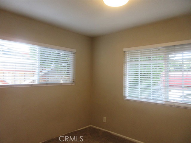 Detail Gallery Image 10 of 15 For 11406 Woodley, Granada Hills,  CA 91344 - 4 Beds | 2 Baths