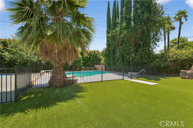 5274 Crebs Avenue, Tarzana CA: https://media.crmls.org/medias/7c0e0bcf-2739-4d28-a5fb-ba1d85290984.jpg