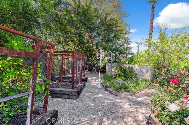20283 Lorenzana Drive, Woodland Hills CA: https://media.crmls.org/medias/7c0e2374-89e6-4265-bc24-ca7c6a4c83ae.jpg