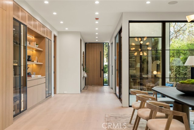 Detail Gallery Image 10 of 42 For 4245 Bellaire Ave, Studio City,  CA 91604 - 5 Beds | 5/1 Baths