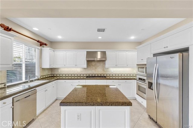 Detail Gallery Image 9 of 37 For 1320 Corte Alemano, Costa Mesa,  CA 92626 - 4 Beds | 2/1 Baths