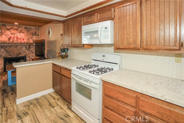 Detail Gallery Image 12 of 38 For 39802 Lakeview Dr #12,  Big Bear Lake,  CA 92315 - 2 Beds | 3/1 Baths