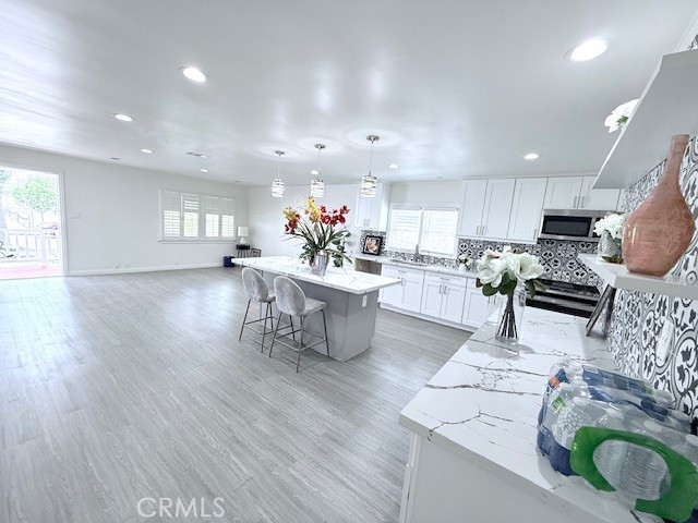 https://media.crmls.org/medias/7c101543-88d0-4d9f-8011-835b8bddbeb7.jpg?preset=X-Large