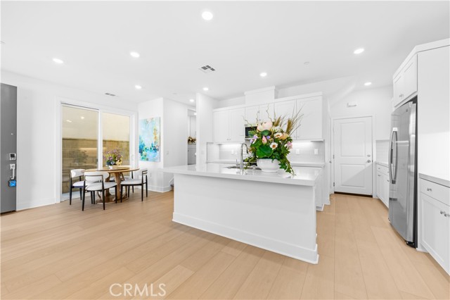 Detail Gallery Image 12 of 39 For 410 Lobata, Irvine,  CA 92618 - 4 Beds | 3/1 Baths