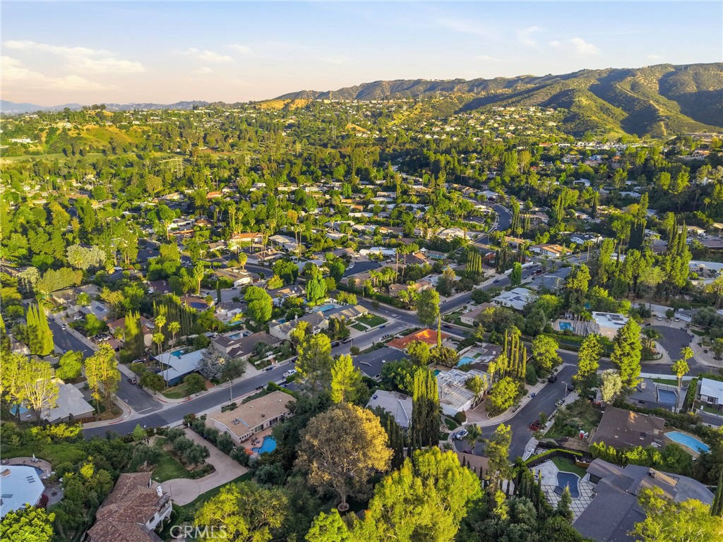 https://media.crmls.org/medias/7c114fec-81c8-4db1-a5cd-9caaaeee6342.jpg?preset=X-Large