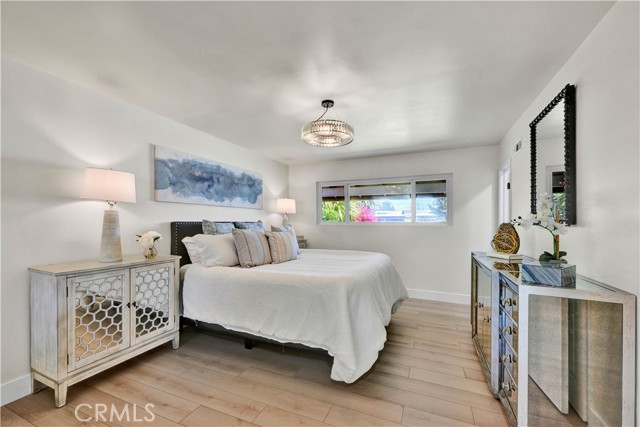 16761 Montclair Lane, Huntington Beach CA: https://media.crmls.org/medias/7c115623-b3a3-4f86-ad75-72ea504ddc66.jpg