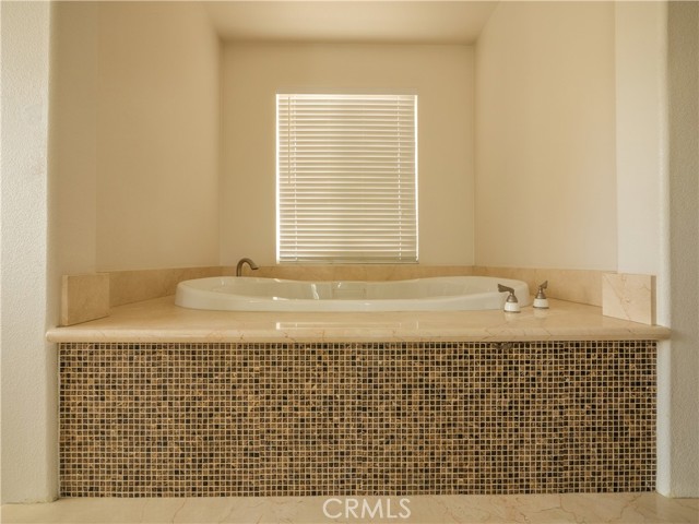 Detail Gallery Image 16 of 21 For 8365 Sanctuary Dr, Corona,  CA 92883 - 5 Beds | 4/1 Baths