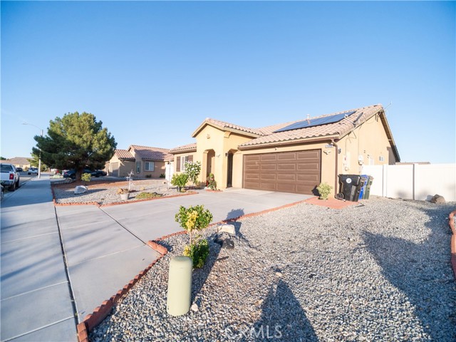 Detail Gallery Image 2 of 19 For 16066 Pawnee Pl, Victorville,  CA 92394 - 3 Beds | 2 Baths