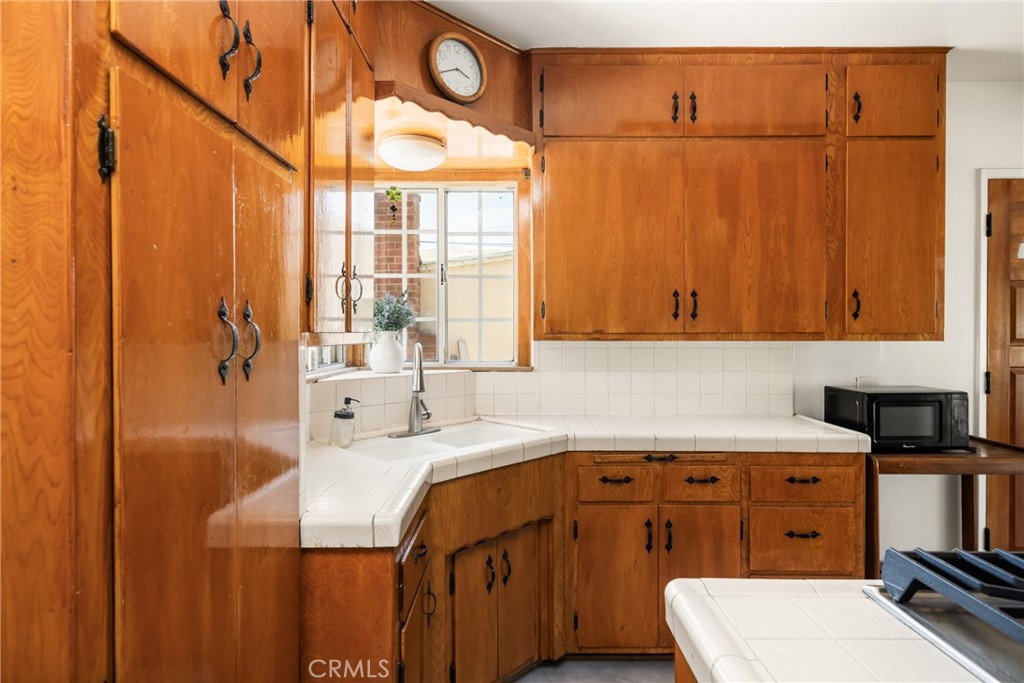https://media.crmls.org/medias/7c1523c5-3374-4c38-85b0-46c5e7fbfc8f.jpg?preset=X-Large