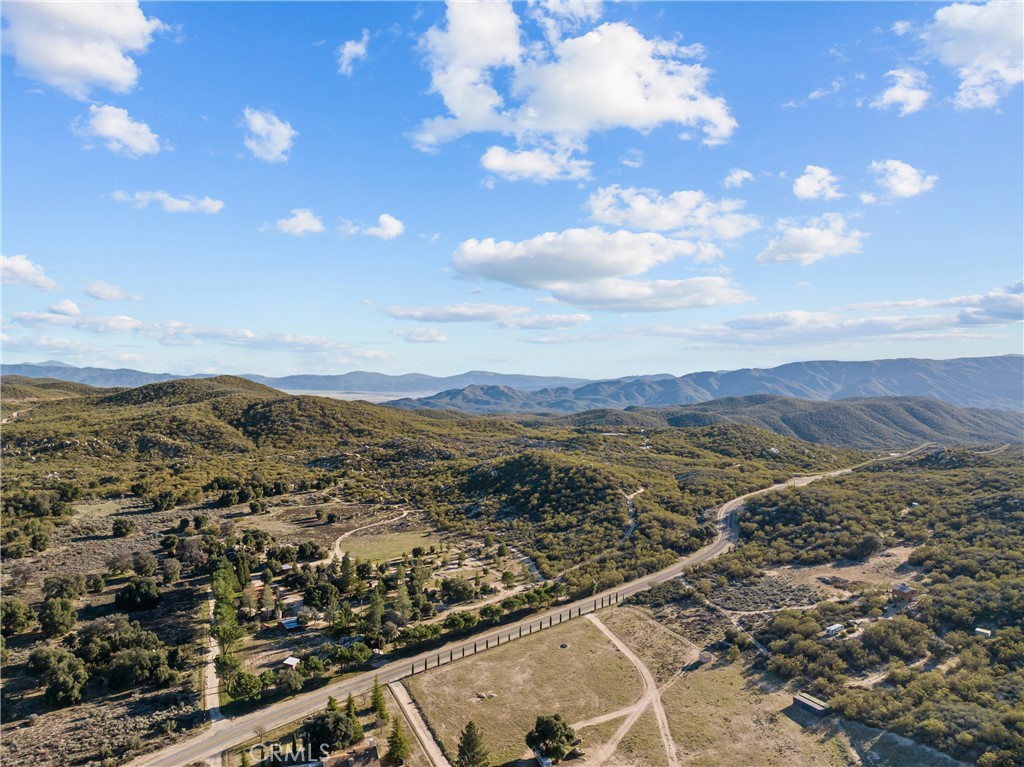 https://media.crmls.org/medias/7c1545b6-2f77-4111-802f-5688ca4b60ef.jpg?preset=X-Large