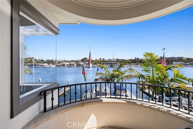 Detail Gallery Image 18 of 34 For 118 via Lido Nord, Newport Beach,  CA 92663 - 4 Beds | 3/1 Baths