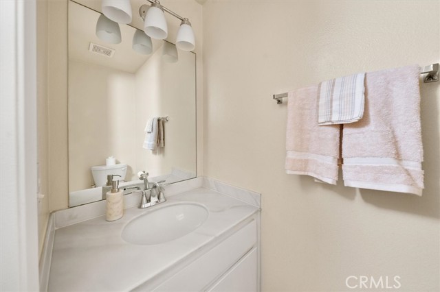 Detail Gallery Image 20 of 34 For 5461 Newcastle Ave #8,  Encino,  CA 91316 - 2 Beds | 2/1 Baths