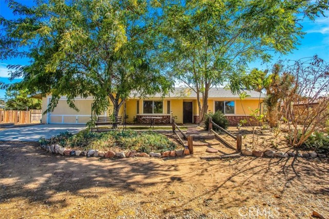 Detail Gallery Image 1 of 41 For 56641 Zuni Trl, Yucca Valley,  CA 92284 - 2 Beds | 2 Baths