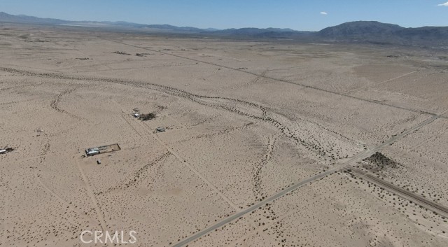 4453 Bagdad Highway, 29 Palms CA: https://media.crmls.org/medias/7c172947-f03a-47cd-bb95-c7d51a9d35b8.jpg
