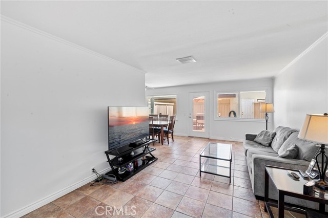 Detail Gallery Image 3 of 36 For 9745 Port Royal Cir, Huntington Beach,  CA 92646 - 2 Beds | 1/1 Baths