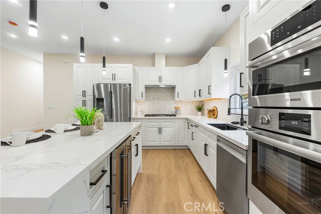 8010 Padre Lane, Los Angeles CA: https://media.crmls.org/medias/7c18a661-95eb-48ea-978d-34c203352114.jpg