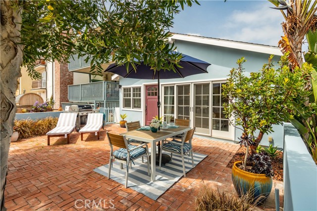 Yard great for entertaining