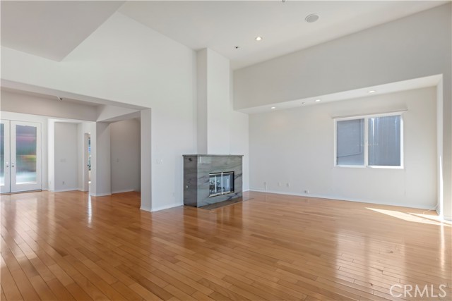 Detail Gallery Image 4 of 43 For 5678 Como Circle, Woodland Hills,  CA 91367 - 5 Beds | 3/1 Baths