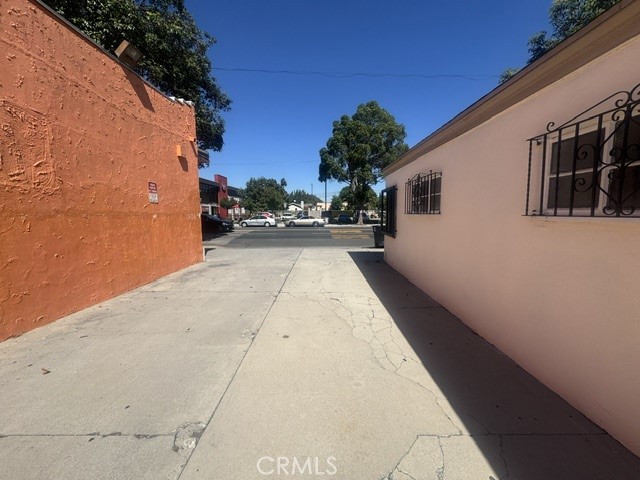 3292 Tweedy Boulevard photo 4