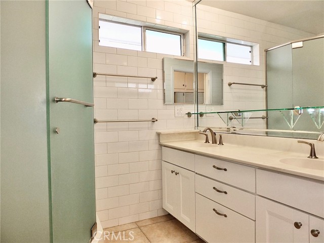 5510 E La Pasada E Street, Long Beach CA: https://media.crmls.org/medias/7c1c8b29-d015-43fb-91b1-11b5c3dad6a6.jpg