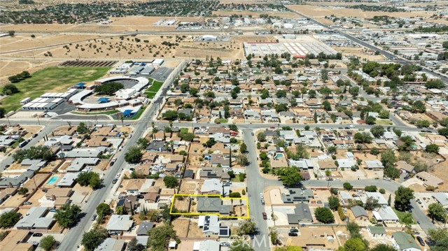 1208 E Avenue R3, Palmdale CA: https://media.crmls.org/medias/7c1d7519-0bb0-4f21-9ef8-8b39e9c242ba.jpg