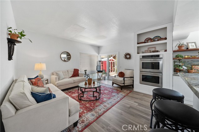 2981 Pembroke Circle, Corona CA: https://media.crmls.org/medias/7c1e7d19-8eb3-4d16-a9ba-b577ec65828e.jpg