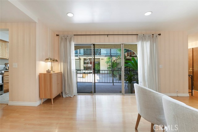Detail Gallery Image 7 of 38 For 605 N Louise St #106,  Glendale,  CA 91206 - 2 Beds | 2 Baths