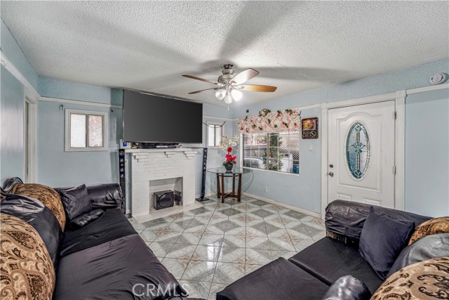6324 Denver Avenue, Los Angeles CA: https://media.crmls.org/medias/7c1f7249-351b-47b9-9a58-be4204101aa1.jpg