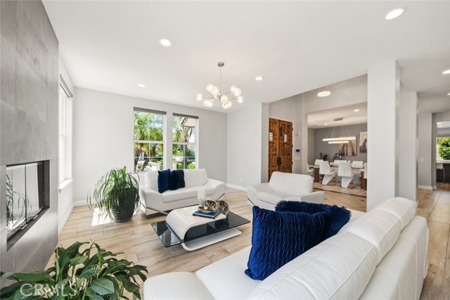 Detail Gallery Image 4 of 27 For 18501 Calle Vista Cir, Porter Ranch,  CA 91326 - 4 Beds | 4 Baths