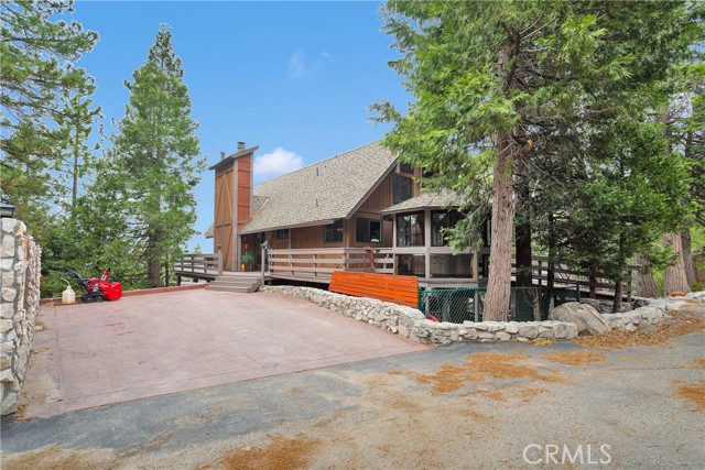 825 Grass Valley Road, Lake Arrowhead CA: https://media.crmls.org/medias/7c20a761-cc50-4d9e-85f6-4dad52599ca9.jpg