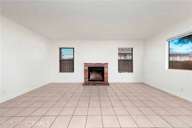 Detail Gallery Image 4 of 24 For 1822 Park Circle, Lancaster,  CA 93535 - 3 Beds | 3 Baths