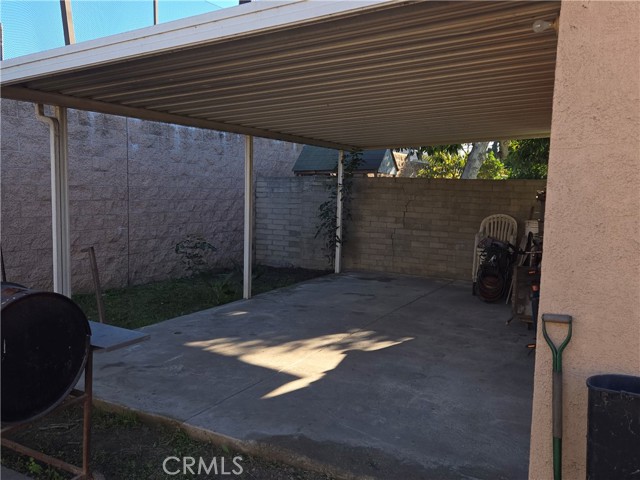 Detail Gallery Image 4 of 5 For 11098 Hulme, Lynwood,  CA 90262 - 3 Beds | 3 Baths