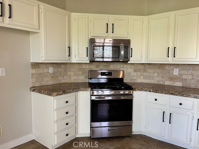 Detail Gallery Image 5 of 10 For 6988 Edinburgh, Rancho Cucamonga,  CA 91739 - 4 Beds | 3 Baths